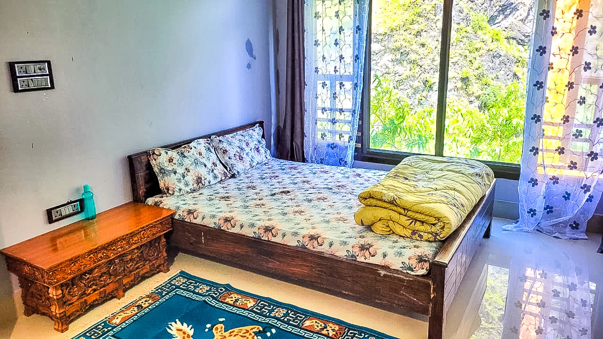 Firong Stay cozy room with natural sunlight