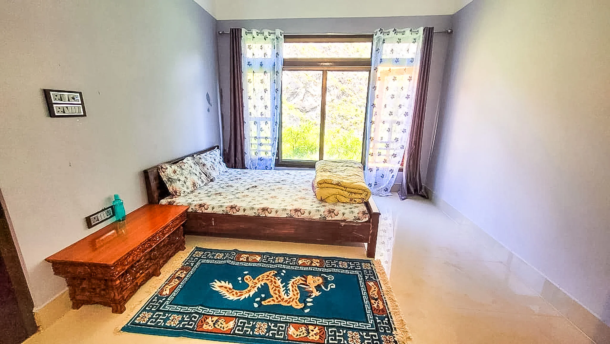 Firong Stay room with beautiful mountain view window